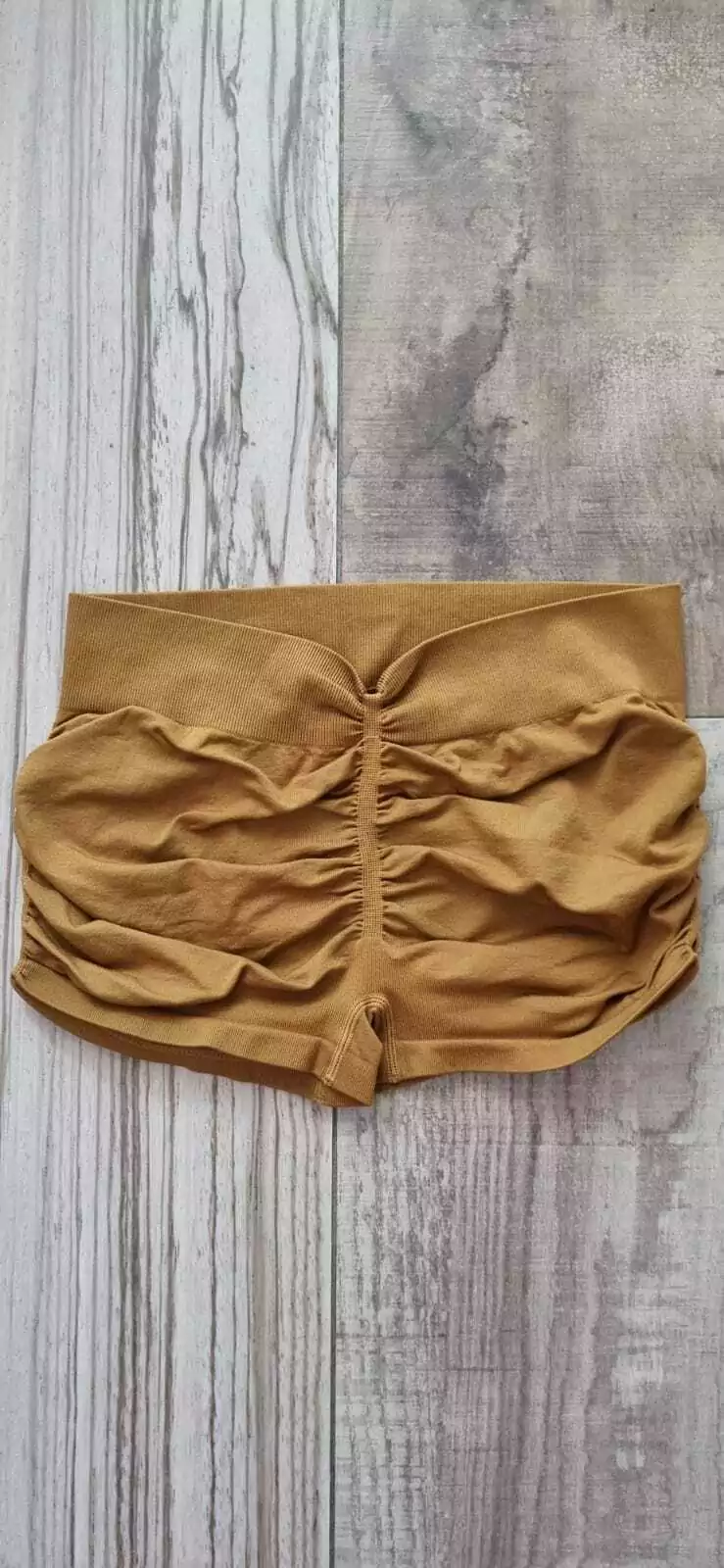 Shorts push app detalle frunce lateral