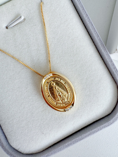 Colar Nossa Senhora com pingente giratório banhado a ouro 18k - comprar online