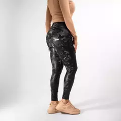 Jogger tela Foil -Fantasy- con cierre en Bota Manga camuflado - comprar online