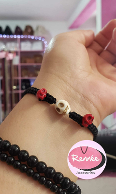 PULSERA TEJIDA CALAVERAS