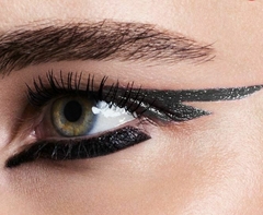 SO FIERCE! VINYL EYELINER - REVLON en internet