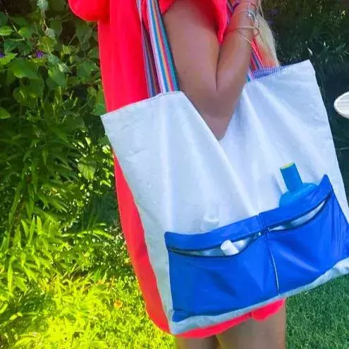 TOTE BAG BLANCO Y AZUL