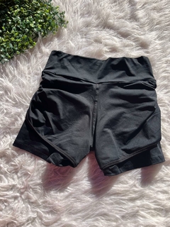 Short Duplo com Franzido Lateral Plus Size Pitty - comprar online