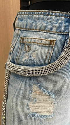 Shorts jeans detalhe em brilho nos bolsos