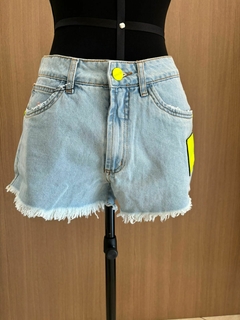 Shorts jeans com detalhes