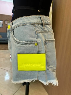 Shorts jeans com detalhes - comprar online