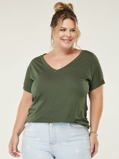 T-shirt Viscolycra com "gola V" Verde Plus Size - comprar online