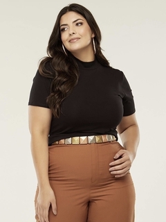 T-shirt Viscolycra com gola - Preta - Plus Size - comprar online