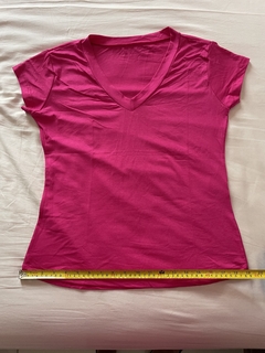 T-shirt Viscolycra com gola V - Pink