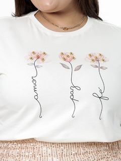 T-shirt Algodão com flores e pérolas douradas - Plus Size - comprar online