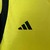 Regata amarela de treino do Flamengo para torcedores masculinos, da marca Adidas, com logotipo do clube e detalhes em preto.