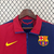 Jaqueta corta vento dupla face do Barcelona, nas cores azul e vermelho, com logo da Nike e do clube.