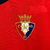 Camisa de torcedor masculina vermelha do Osasuna para a temporada 2024/25, fabricada pela Macron