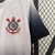 Camisa masculina versão torcedor do Corinthians para a temporada 2024/25, em cores branca e preta, com logo da Nike e escudo do clube.