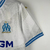 Camisa branca do Olympique de Marseille para torcedores masculinos, com detalhes em azul e logo da Puma.