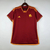 Camisa vermelha do time Roma I 2023/2024 para torcedores masculinos, com detalhes em amarelo.