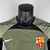 Camisa de treino masculina do Barcelona para a temporada 2023/2024, na cor verde abacate, com logo da Nike e do Spotify.