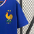 Camisa masculina azul do time de futebol da França, temporada 2024/2025, marca Nike, com logo e detalhes em vermelho e amarelo.