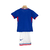 Uniforme infantil da seleção francesa, composto por camiseta azul e shorts brancos, com detalhes em vermelho e o logo da Nike.