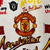 Agasalho corta vento Manchester United dupla face, com estampas coloridas e logo do time, na cor branca e preta.