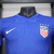 Camisa masculina Nike da seleção dos Estados Unidos para a temporada 2024/2025, na cor azul com detalhes em vermelho e logo da equipe.

