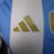 Camisa masculina da seleção argentina para a temporada 2024/25, com listras azuis e brancas, confeccionada pela Adidas.