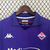 Camisa masculina roxa do time Fiorentina, modelo 2024/25, da marca Kappa, com logo e patrocinador na frente.