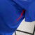 Camisa masculina azul do time de futebol da França, temporada 2024/2025, marca Nike, com logo e detalhes em vermelho e amarelo.