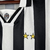 Camisa retrô masculina da Juventus, branca e preta, com listras verticais e logotipo da Sony.