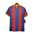 Camisa retrô do Barcelona da temporada 2010/2011, nas cores azul e vermelho, com logotipo da Nike e patrocínio da Unicef.