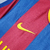 Camisa retrô do Barcelona da temporada 2010/2011, nas cores azul e vermelho, com logotipo da Nike e patrocínio da Unicef.