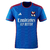 Camisa masculina azul do Lyon II 2023/2024 da Adidas, com detalhes em vermelho e logo do patrocinador Emirates.