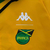 Agasalho Corta Vento Jamaica Dupla Face 2023/24 Kappa na cor verde e amarela, com detalhes gráficos e logo da seleção da Jamaica.