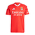 Camisa vermelha do Benfica I 2024/25, modelo masculino da Adidas, com detalhes em branco e logo do patrocinador Emirates.