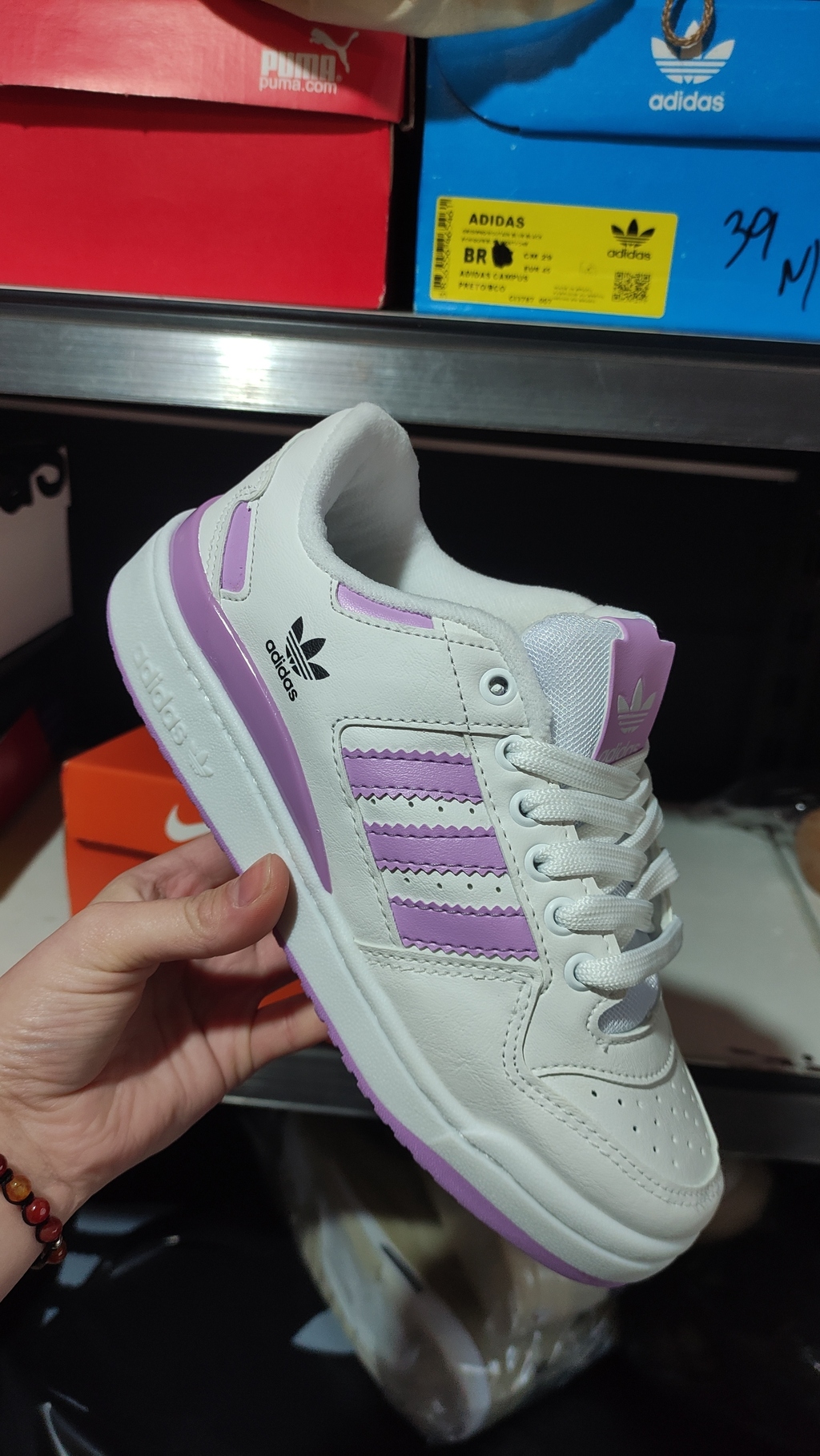 Adidas blancos y violetas hotsell