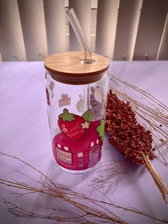 Imagen de Sweet Bakery | Panadería de fresa | VASO DE CRISTAL CON POPOTE Y TAPA DE BAMBÚ