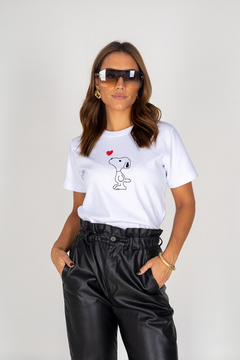 Tshirt Bordada Snoopy Coração na internet