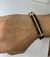 Pulsera metálica en internet