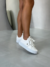 TÊNIS COM TRAVESSA DE BOTÃO E STRASSA BRANCO - Jessica Viana Shoes