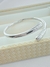 PULSEIRA BRACELETE PONTAS ABERTAS COM DETALHES CRAVEJADOS RÓDIO BRANCO - comprar online