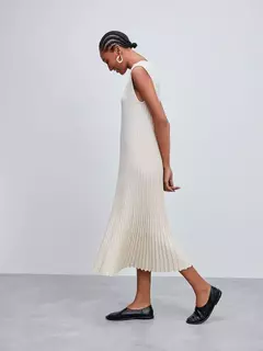 Vestido Midi Plissado Cru na internet