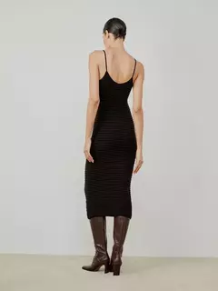 Vestido Midi Ajustado Preto na internet