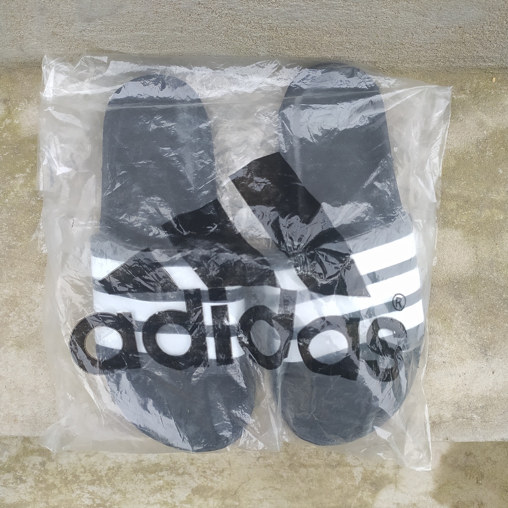 Ojotas Adidas negras Comprar en Mawi shoes