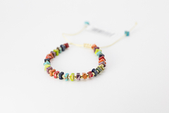 Pulsera de Hilo Boho con Piedra Multicolor en internet