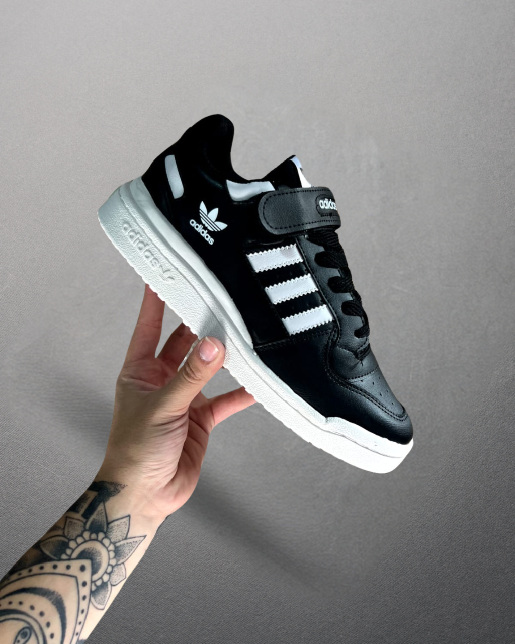 Adidas con abrojo hombre 2025