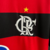 Camisa retrô do Flamengo 2010, nas cores vermelha e preta, com detalhes em preto e logotipo da marca Olympikus.