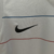 Camisa retrô cinza do Barcelona, modelo away de 03/04, com listras e logo da Nike.

