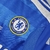 Camisa retrô do Chelsea 2012 na cor azul, com detalhes em branco e logotipos da Adidas e Samsung.