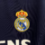 Camisa retrô do Real Madrid, modelo away 04/05 da Adidas, na cor azul escuro com detalhes em branco.

