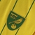 Camisa amarela do Norwich City I 22/23, com detalhes em verde e preto e logo da marca Joma.

